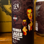 Cerveja ZEV Vienna Lager Pão de Mel 5% 473ml - Imagem 3
